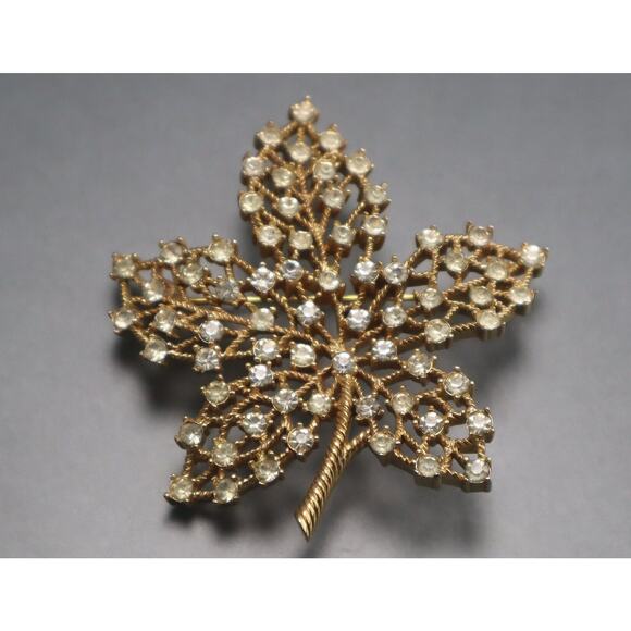 Vintage Crown Trifari Rhinestone Maple Leaf Brooch Pin - Picture 4 of 6
